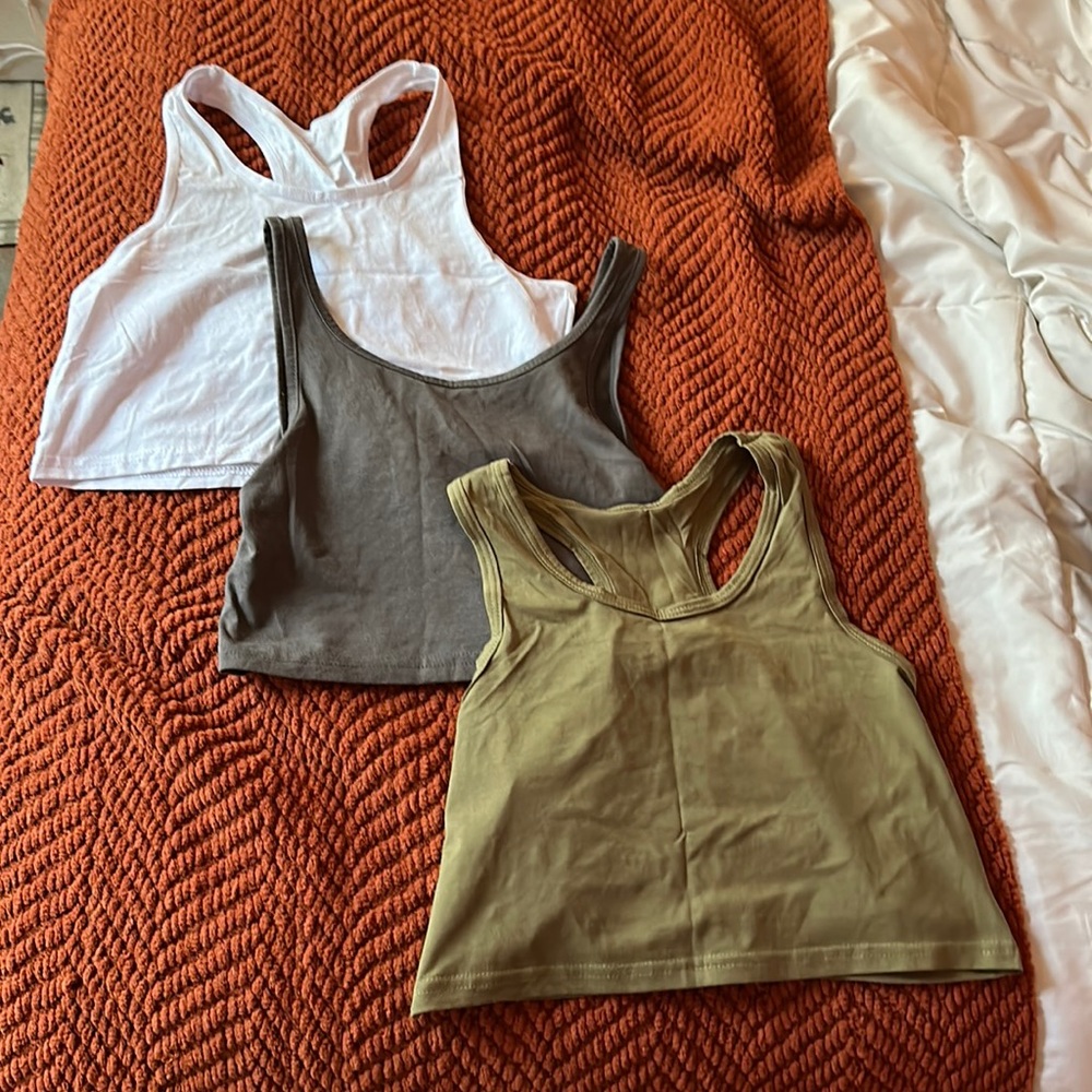 Set of cotton/spandex tanks
